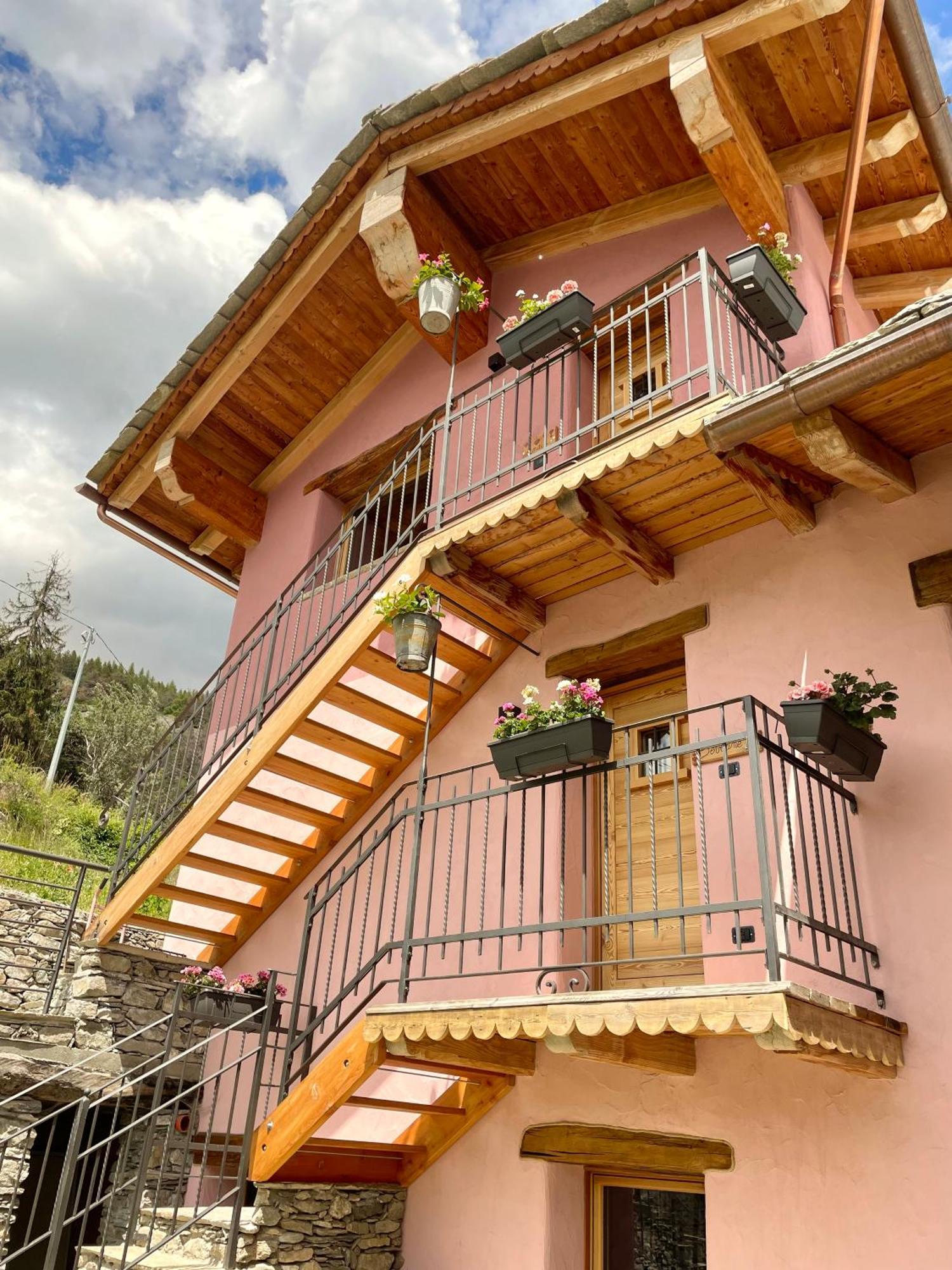 La Famille D'Evian Hotel Villeneuve Exterior photo