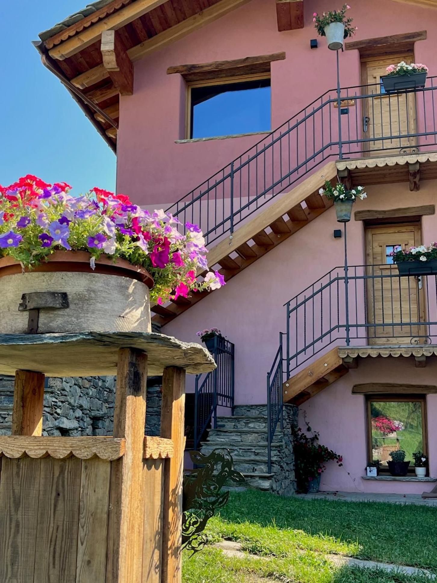 La Famille D'Evian Hotel Villeneuve Exterior photo